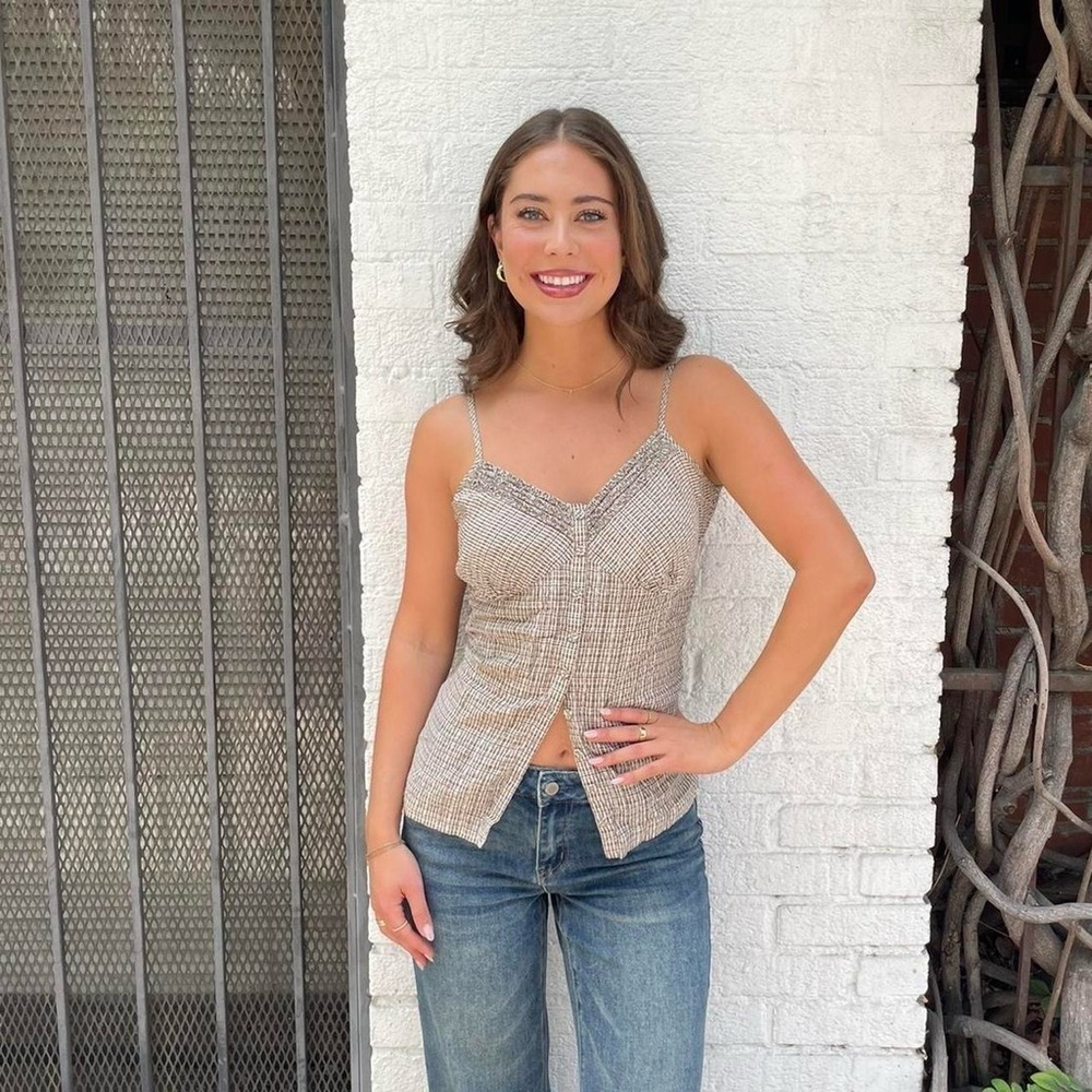 Cream plaid boho cottage cami tank top sz m / tears under the armpit